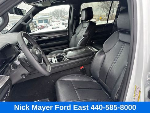 Used 2024 Jeep Wagoneer Series II image 31