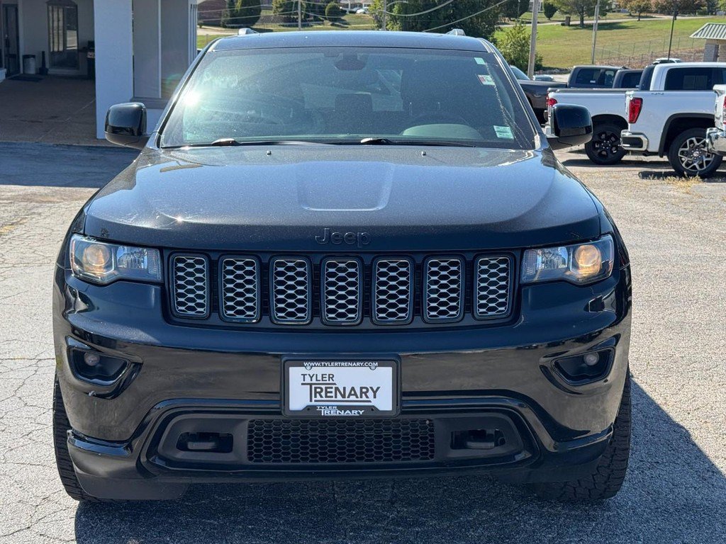 Used 2019 Jeep Grand Cherokee Altitude AWD/4WD image 9