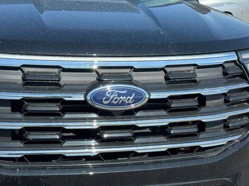 New 2026 Ford Explorer Active w/ Active Comfort Package image 4