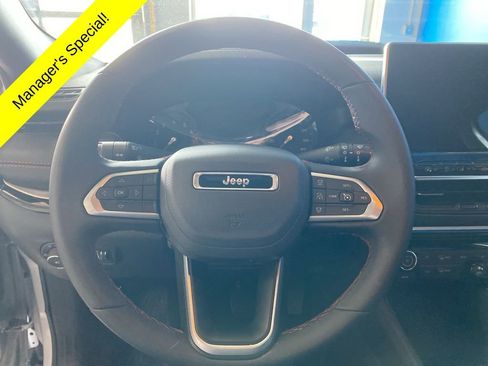 Used 2025 Jeep Compass Trailhawk AWD/4WD image 6