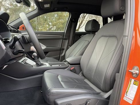 Used 2025 Audi Q3 2.0T Premium image 16