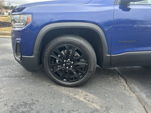 Used 2023 GMC Acadia SLT w/ Elevation Edition image 32