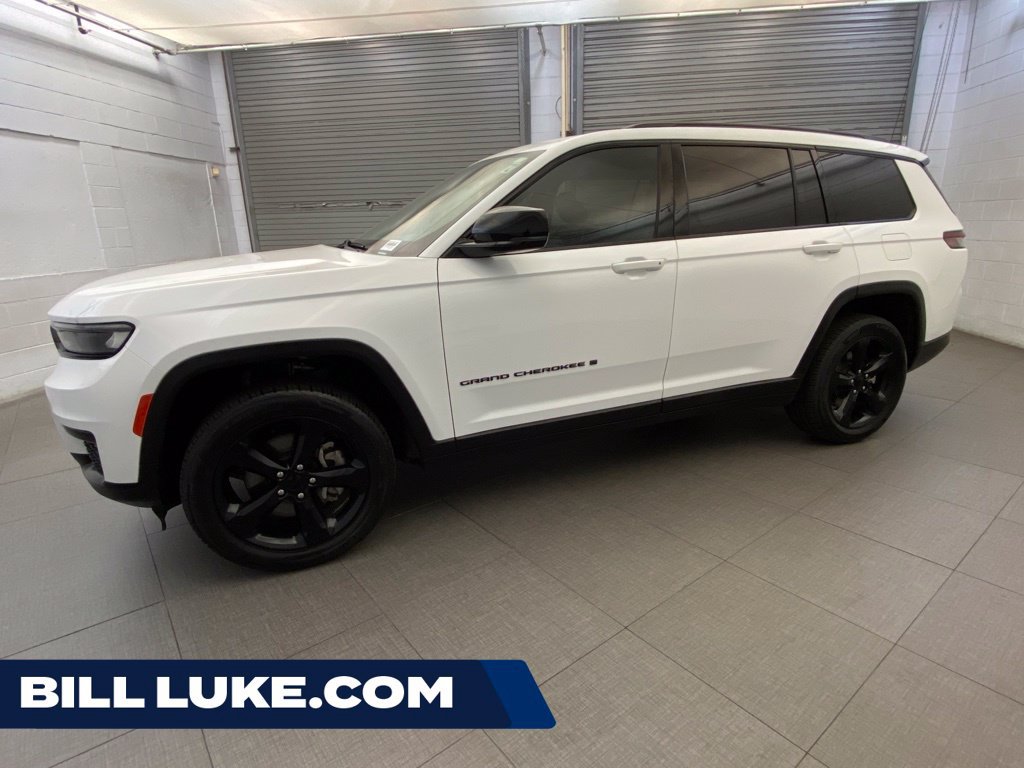 Used 2023 Jeep Grand Cherokee L Laredo RWD image 1