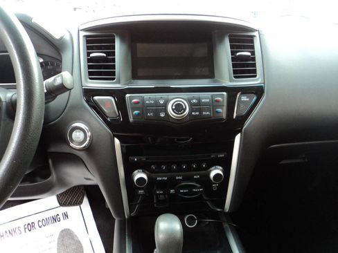 Used 2014 Nissan Pathfinder S image 14