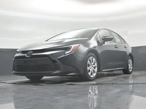 Used 2025 Toyota Corolla LE FWD image 52