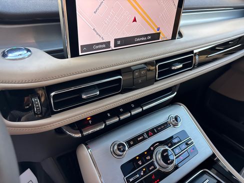 Certified 2024 Lincoln Aviator AWD w/ Premium Package image 21