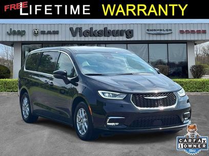Used 2023 Chrysler Pacifica Touring-L