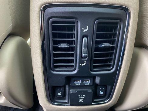 Used 2018 Jeep Grand Cherokee Limited w/ Luxury Group II image 19