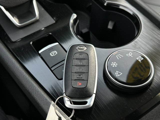 Used 2025 Nissan Rogue SL w/ Tech Package AWD/4WD image 47