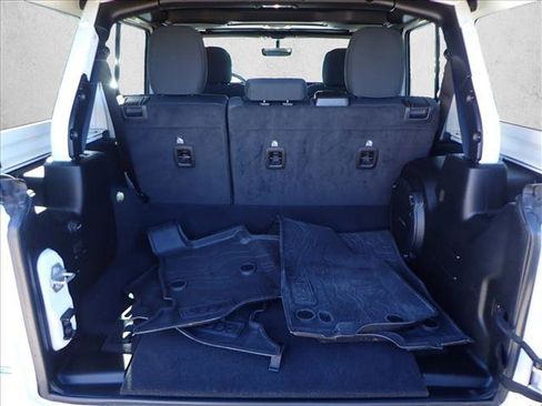 Used 2023 Jeep Wrangler Unlimited w/ Sun & Screen Package image 8