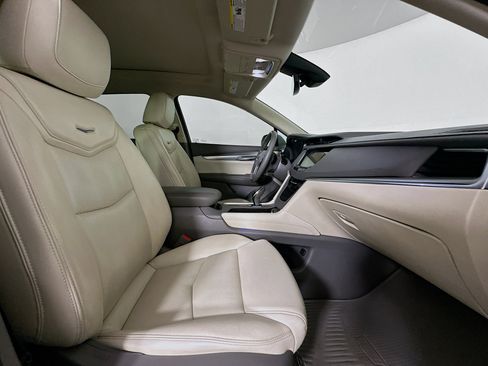 Used 2018 Cadillac XT5 Luxury w/ Driver Awareness Package FWD image 33