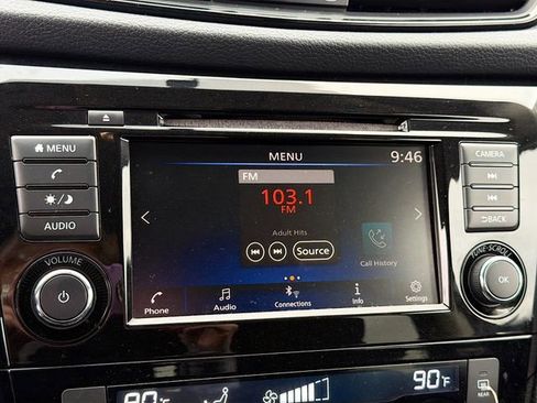 Used 2018 Nissan Rogue SV image 14