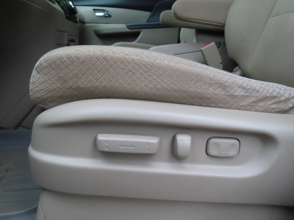 Used 2016 Honda Odyssey SE image 8