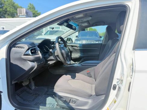 Used 2018 Toyota Camry LE FWD image 8