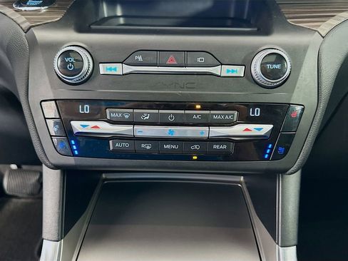 Used 2020 Ford Explorer Limited w/ Class III Trailer Tow Package AWD/4WD image 21