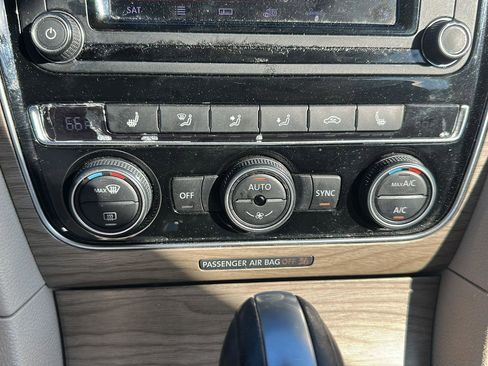 Used 2017 Volkswagen Passat 1.8T SEL Premium image 17