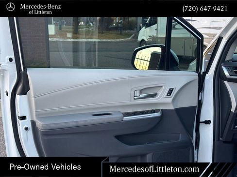 Used 2024 Toyota Sienna Limited image 11