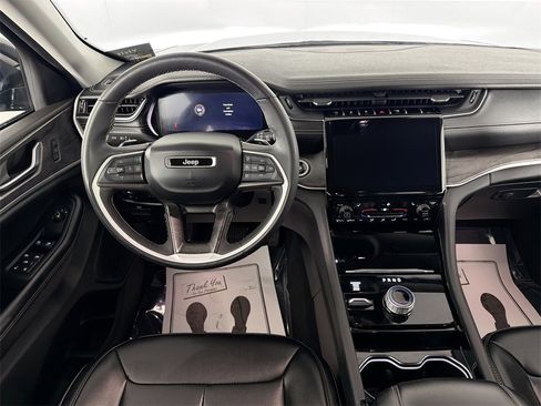 Used 2023 Jeep Grand Cherokee Limited image 20