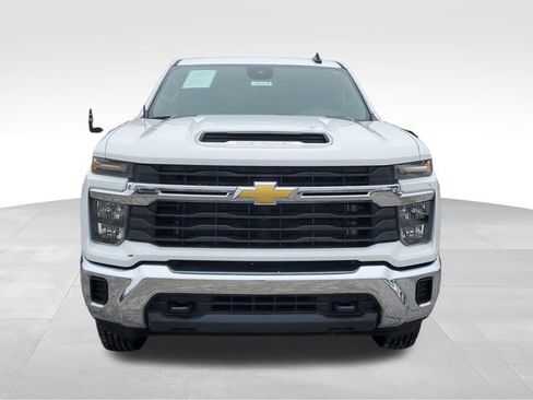 Used 2024 Chevrolet Silverado 2500 LT image 2