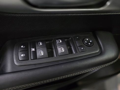 Used 2024 Chrysler Pacifica Limited FWD image 33