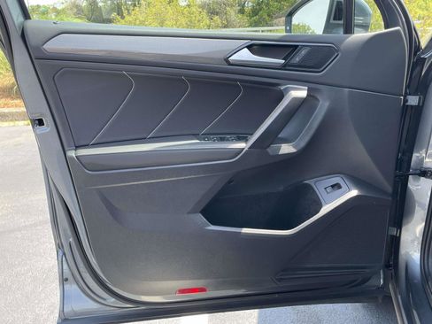 Certified 2024 Volkswagen Tiguan SE image 14