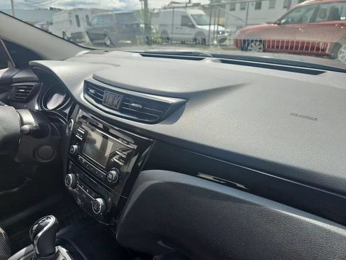 Used 2018 Nissan Rogue Sport SV w/ SV All-Weather Package AWD/4WD image 8
