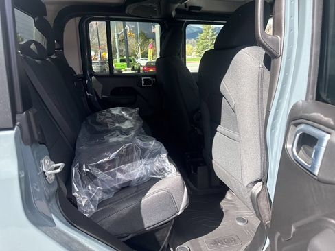 New 2026 Jeep Gladiator Sport AWD/4WD image 11