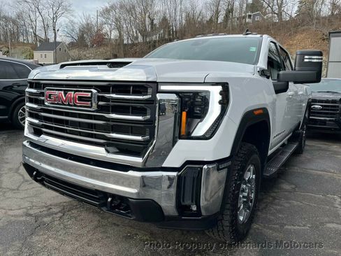 Used 2024 GMC Sierra 2500 SLE w/ SLE Value Package; image 7