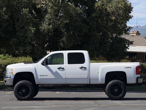 Used 2013 Chevrolet Silverado 2500 LT w/ Interior Plus Package AWD/4WD image 8
