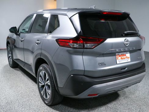 Used 2023 Nissan Rogue SV FWD image 9
