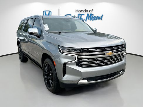 Used 2023 Chevrolet Suburban Premier RWD image 1