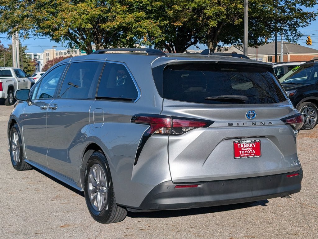 Certified 2022 Toyota Sienna XLE w/ XLE Plus Package FWD image 5