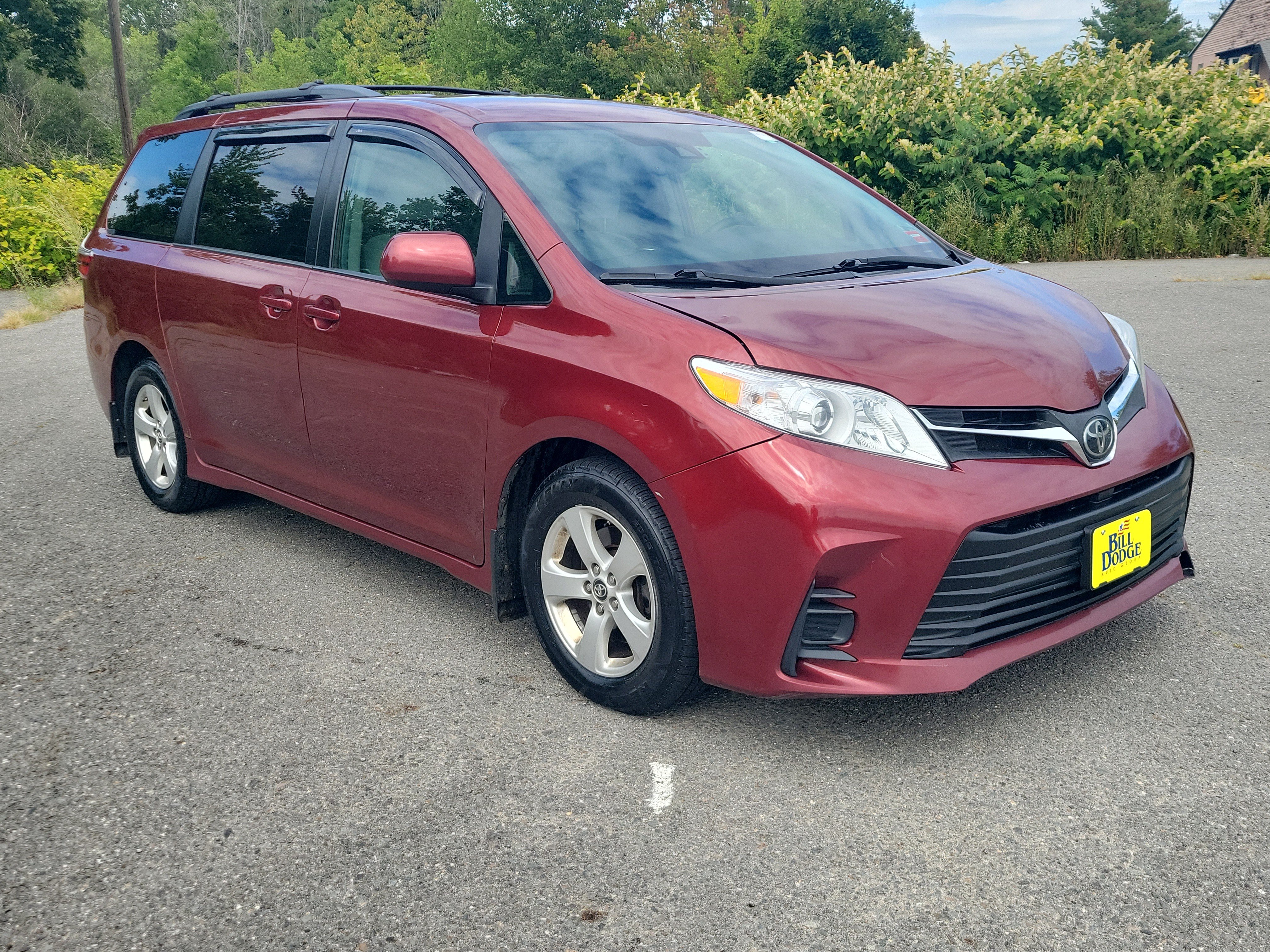 Used 2019 Toyota Sienna LE FWD image 3
