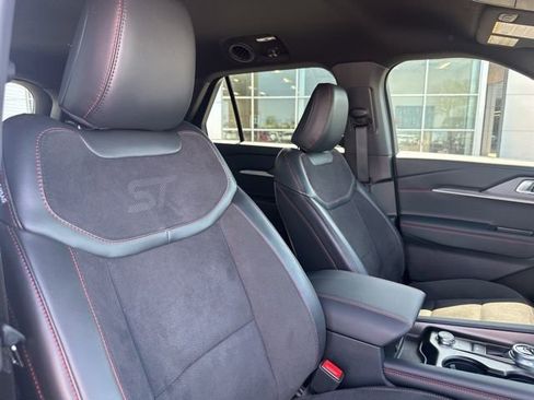 Used 2025 Ford Explorer ST image 9