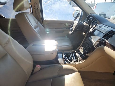 Used 2010 Cadillac Escalade EXT Premium image 13