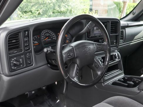 Used 2006 Chevrolet Silverado 2500 LT w/ Heavy-Duty Power Package image 27