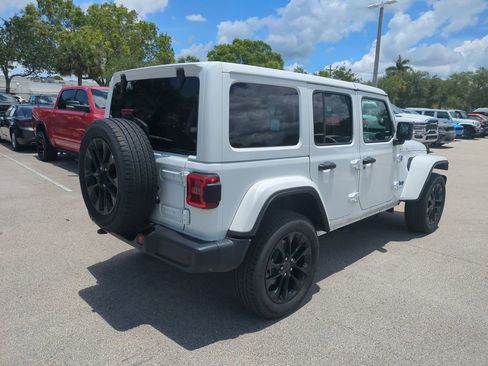 Used 2025 Jeep Wrangler Unlimited Sahara w/ Safety Group AWD/4WD image 6
