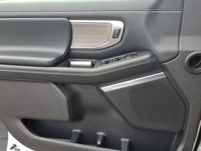 Used 2025 Ford Expedition Platinum AWD/4WD image 16