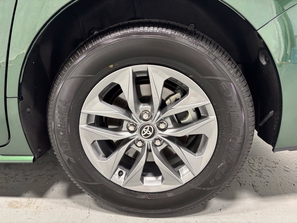 Used 2026 Toyota Sienna LE FWD image 69