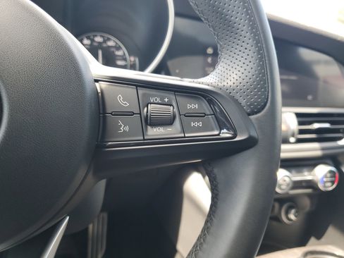 Used 2022 Alfa Romeo Giulia Ti image 19