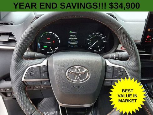 Used 2023 Toyota Sienna XSE image 23