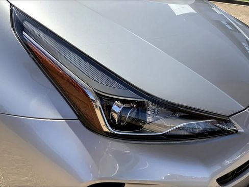 Used 2020 Toyota Prius LE FWD image 27