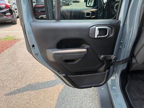 Used 2024 Jeep Gladiator Sport AWD/4WD image 13