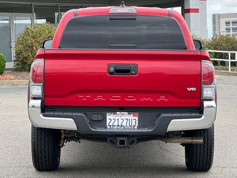 Certified 2023 Toyota Tacoma TRD Off-Road AWD/4WD image 8