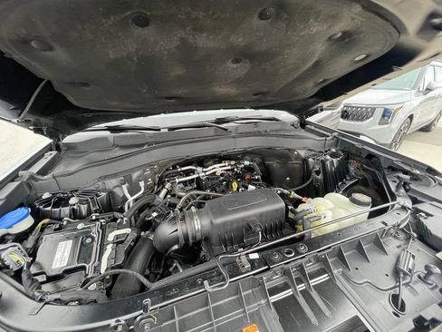 Used 2021 Ford Explorer XLT w/ Equipment Group 202A AWD/4WD image 32