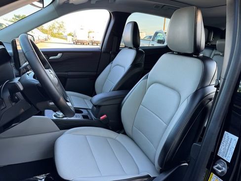 Used 2024 Ford Escape Platinum w/ Class II Trailer Tow Package AWD/4WD image 14