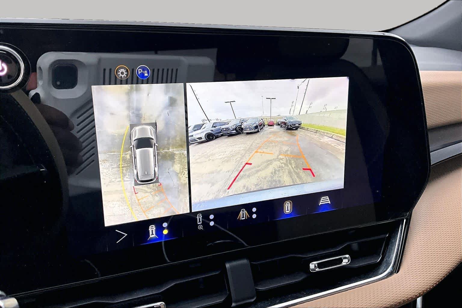 Used 2025 Chevrolet Equinox ACTIV w/ Safety and Technology Package FWD image 27