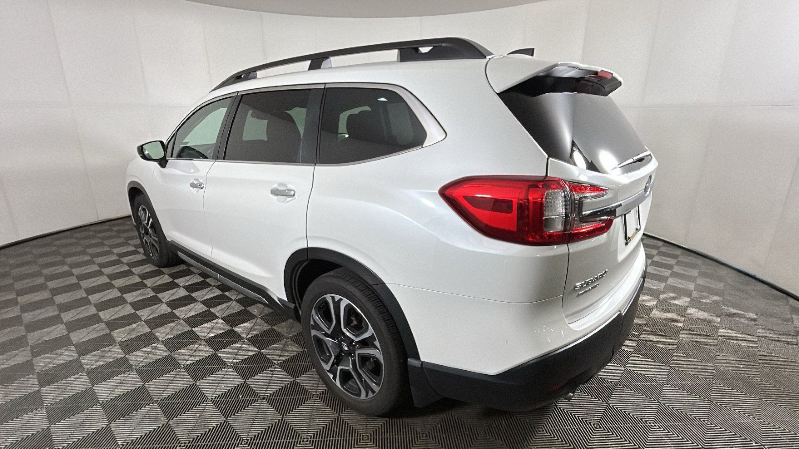 Used 2024 Subaru Ascent Touring AWD/4WD image 5