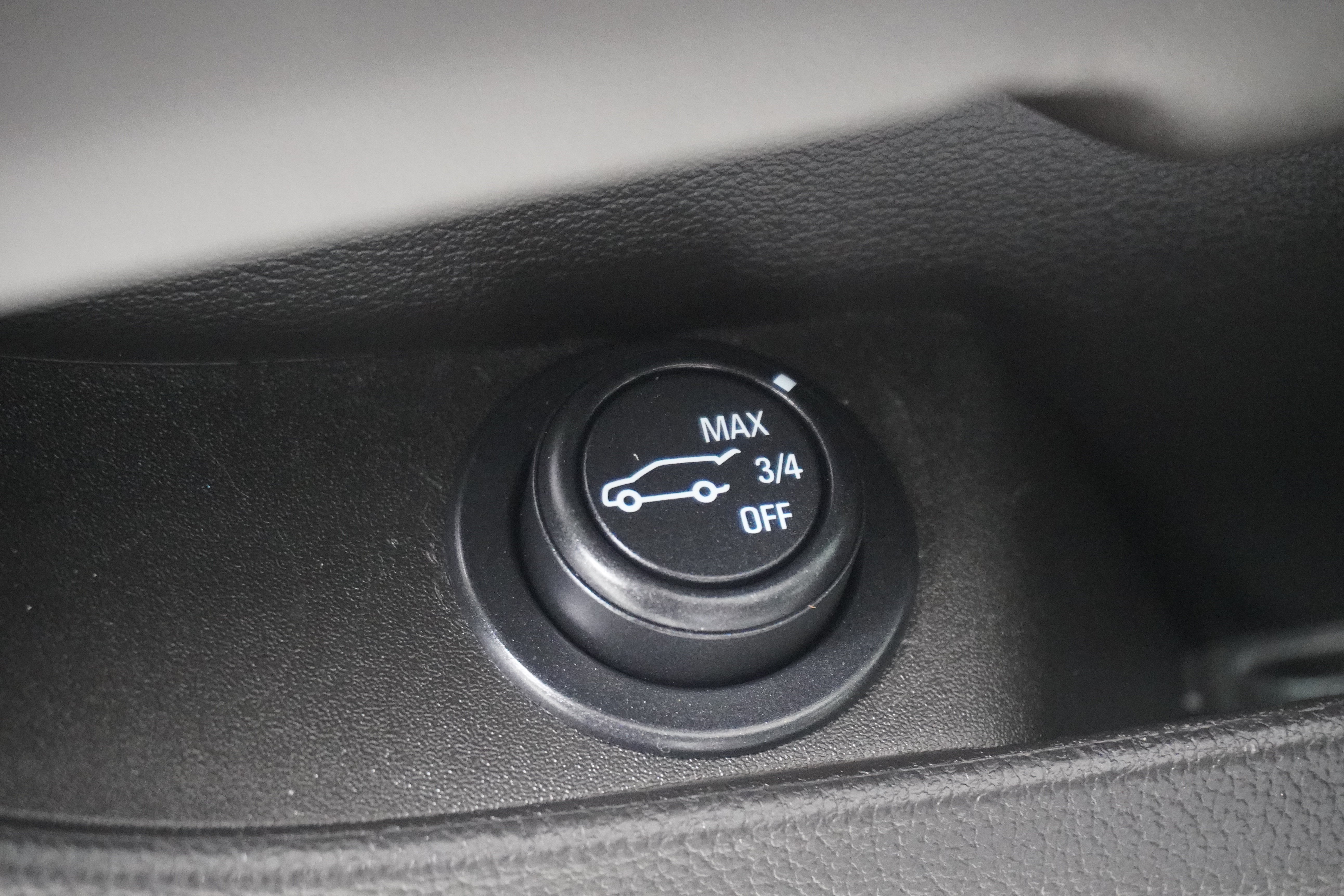 Used 2014 Cadillac SRX Luxury w/ Driver Awareness Package FWD image 23