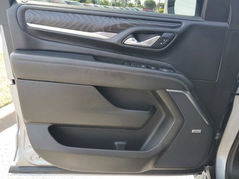 Used 2023 GMC Yukon XL Denali image 16